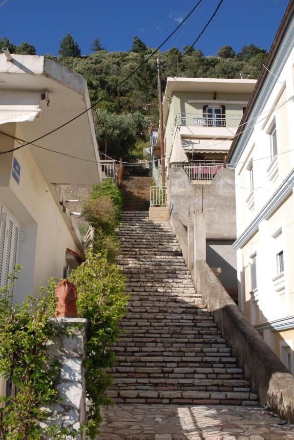 360ᵒ Lepanto Apartment Nafpaktos エクステリア 写真